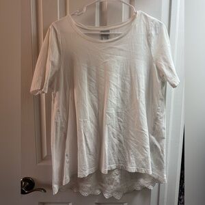 Chicos hi-Lo Classic White Short Sleeve Tee with lace details